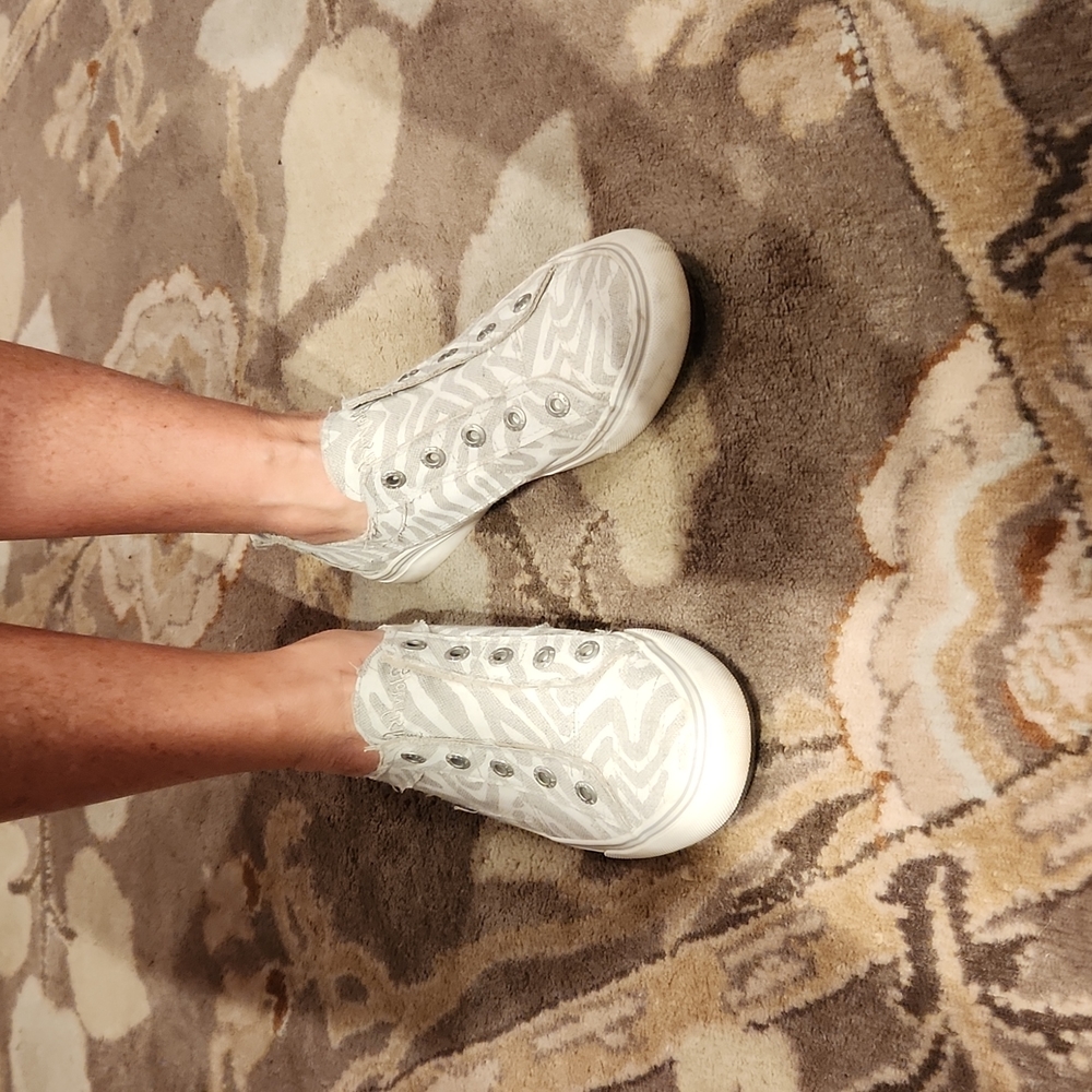 Blowfish sneaker slip-on size 9 1/2